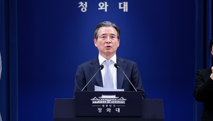 브리핑하는 김용범 정책실장. 연합뉴스