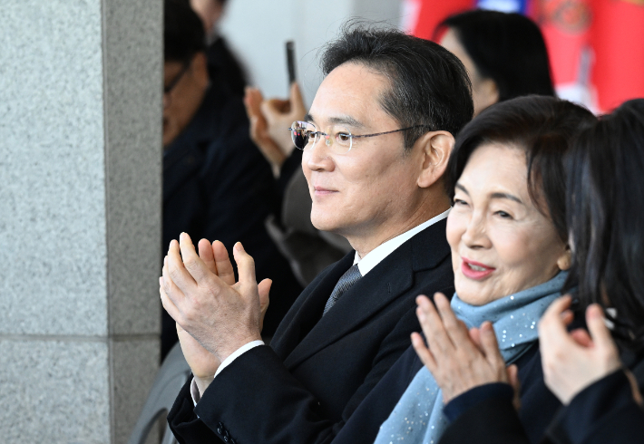 이재용 삼성전자 회장과 홍라희 리움미술관 명예관장. 연합뉴스