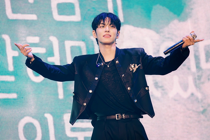 원필은 이날 총 24곡의 무대를 선보였다. JYP엔터테인먼트 제공