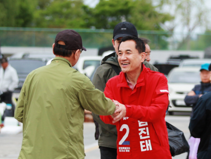 김진태 국민의힘 강원도지사 예비후보가 지난 달 30일부터 영동권에 머물며 맞춤형 지역 공약 홍보에 주력했다. 김진태 예비후보 제공 