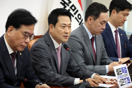 발언하는 장동혁 대표