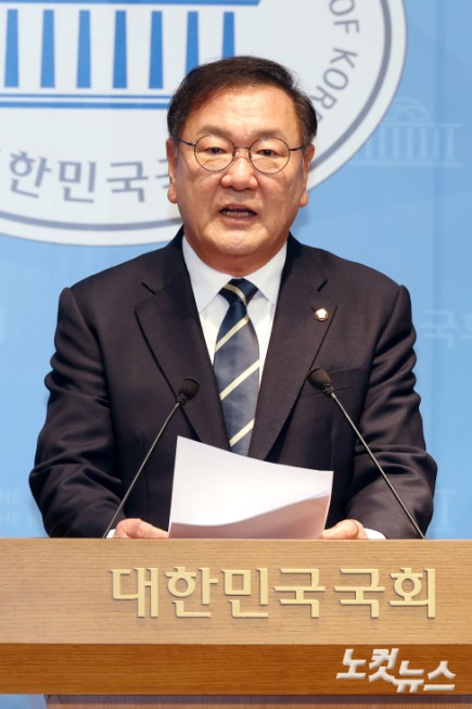 더불어민주당 김태년 의원이 4일 서울 여의도 국회 소통관에서 제22대 국회 하반기 국회의장 출마 기자회견을 하고 있다.