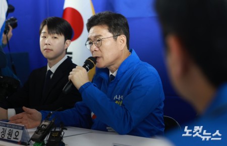 정원오 더불어민주당 서울시장 후보가 4일 오전 서울 중구 선거사무실에서 열린 서울지역 구청장 후보 간담회에 참석해 모두발언을 하고 있다.