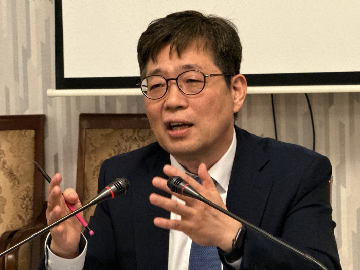 유상대 한국은행 부총재가 3일(현지시간) 우즈베키스탄 사마르칸트의 한 호텔에서 개최된 기자간담회에서 발언하고 있다. 한국은행 제공