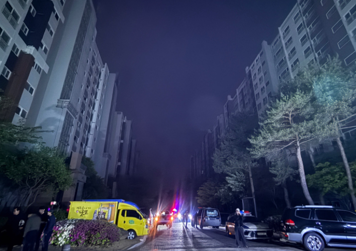 화재로 정전 피해를 겪는 세종시 조치원 아파트 단지. 세종시 제공