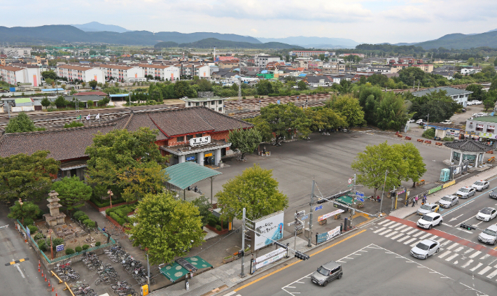 옛 경주역 부지. 경주 도심에 위치해 있지만 관련 법령이 부족해 활용에 어려움을 겪고 있다. 경주시 제공