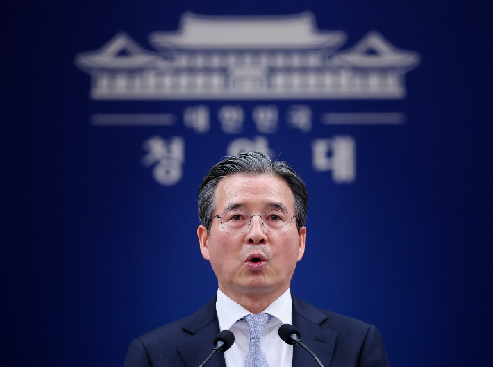 브리핑하는 김용범 정책실장. 연합뉴스