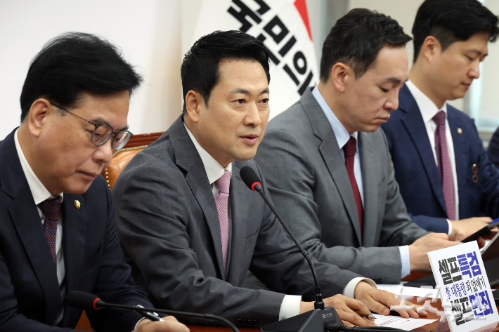 국민의힘 장동혁 대표가 4일 서울 여의도 국회에서 열린 최고위원회의에서 발언을 하고 있다. 윤창원 기자