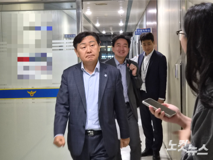 김관영 전북도지사가 5시간 30여분 만에 조사를 마치고 나왔다. 김대한 기자