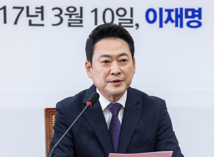 국민의힘 장동혁 대표가 5일 국회에서 열린 기자간담회에서 여권이 추진중인 '검찰 조작기소' 특검 관련해 강력히 비판하고 있다. 연합뉴스