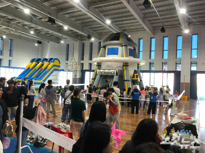 어린이날인 5일 혜성교회가 서울 종로구 혜화동 경신중고등학교 운동장과 언더우드기념관에서 제16회 어린이축제 '2026 우리들세상'을 진행하고 있다. 장세인 기자