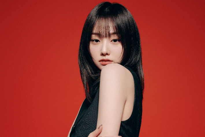 올해로 데뷔 10년 차를 맞은 강미나는 배우의 길을 선택하게 된 계기도 밝혔다. 그는 "처음에는 못 느꼈는데 인터뷰를 하면서 작품과 인물에 대해 말할 때 제 안의 애정이 담겨있는 게 느껴졌다"며 "원래 에너지 있게 말하는 사람은 아닌데 작품 이야기할 때만 달라져 그만큼 연기를 사랑하고 있다고 생각했다"고 말했다. 넷플릭스 제공