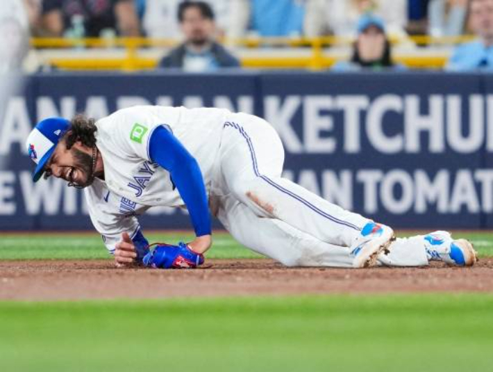 MLB 복귀전에서 쓰러진 토론토 우완 폰세. 연합뉴스 