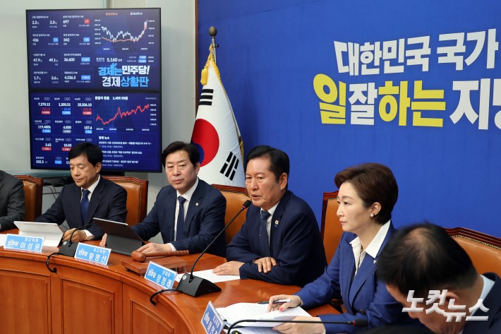 최고위 발언하는 정청래 대표