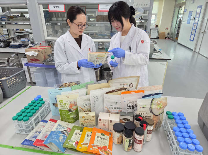 광주광역시보건환경연구원은 최근 사용량이 늘고 있는 간편육수의 안전성 확보를 위해 유해 중금속 오염 실태조사를 추진하고 있다. 광주시 제공