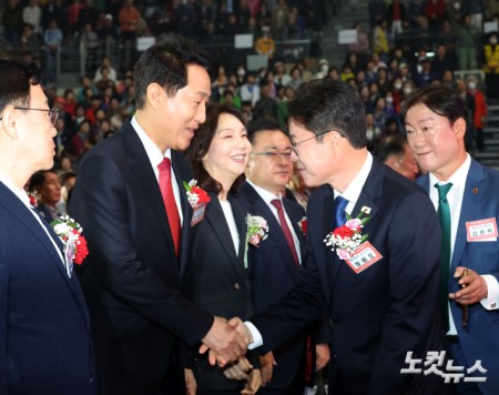 어버이날 행사에서 만난 정원오-오세훈