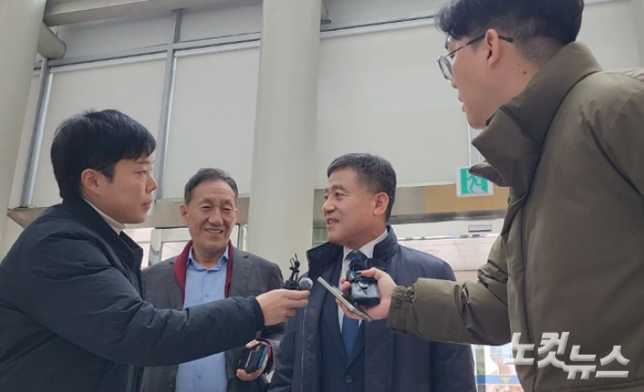 지난해 12월 16일 전북경찰청에 출석한 정성주 전북 김제시장. 김대한 기자