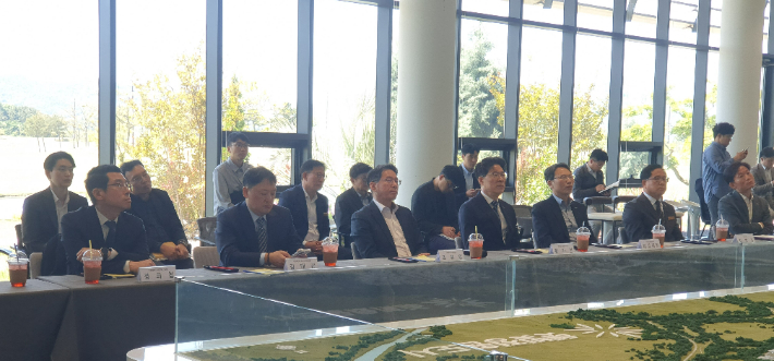 6일 조용범 기획예산처 예산실장이 해남 솔라시도 등을 방문해 재생에너지 기반 인공지능(AI) 산업 현장과 조선업 AX 전환 현장을 둘러봤다. 전라남도 제공