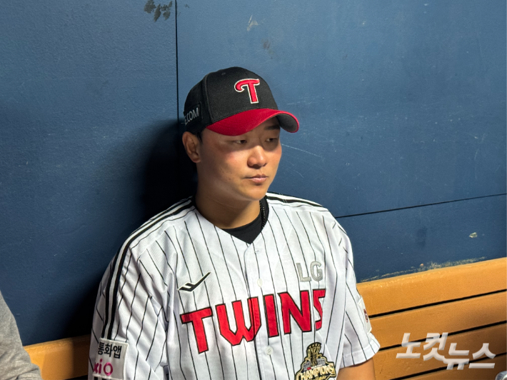 취재진과 인터뷰 중인 이재원. 김조휘 기자