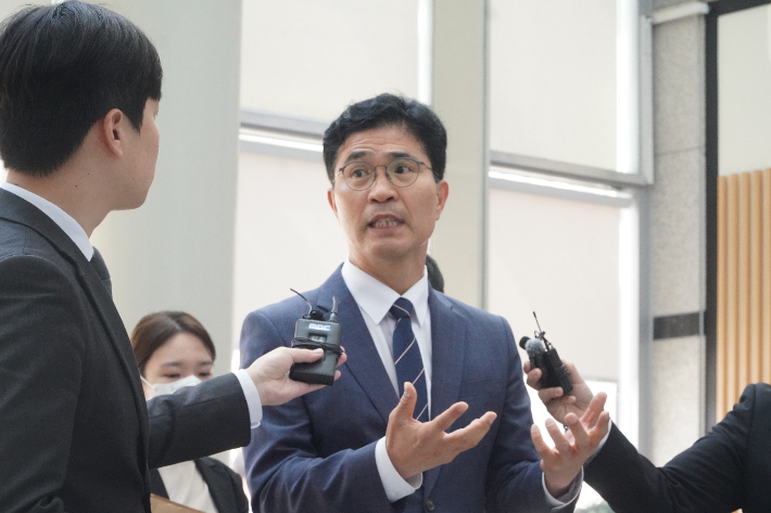 7일 전북경찰청에 출석한 이원택 더불어민주당 전북도지사 후보. 심동훈 기자