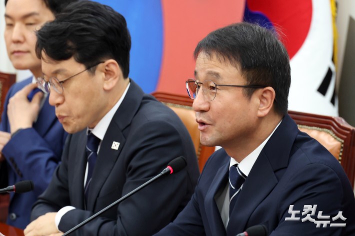 정책조정회의 발언하는 한병도