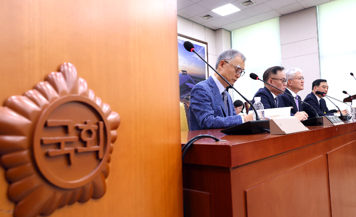 7일 국회에서 열린 국토교통위원회의 행정수도 특별법안 관련 공청회에서 전문가들이 의견을 밝히고 있다. 연합뉴스