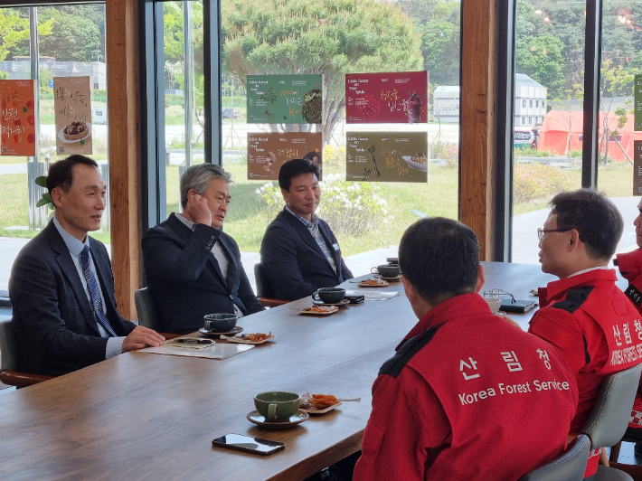 경남도-산림청장 간담회. 경남도청 제공 