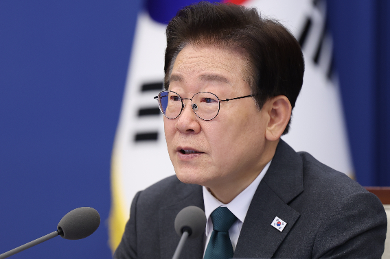 이재명 대통령이 7일 청와대 여민관에서 열린 수석보좌관회의에서 발언하고 있다. 연합뉴스
