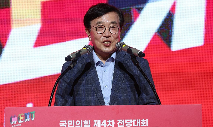 서병수 전 부산시장이 30년 몸을 담은 국민의힘을 탈당하고, 한동훈 북구갑 캠프로 합류한다. 연합뉴스