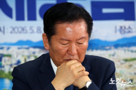 생각에 잠긴 정청래 대표