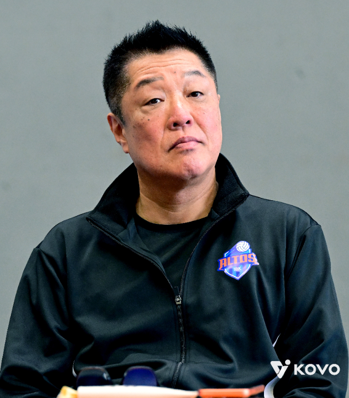 IBK기업은행 마나베 감독. 한국배구연맹