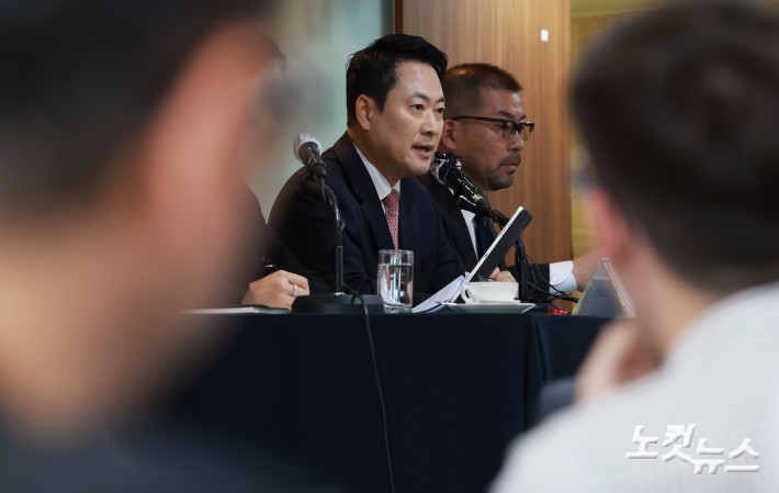 장동혁 국민의힘 대표가 8일 오후 서울 중구 프레스센터에서 열린 서울외신기자클럽 초청 간담회에서 모두발언을 하고 있다.