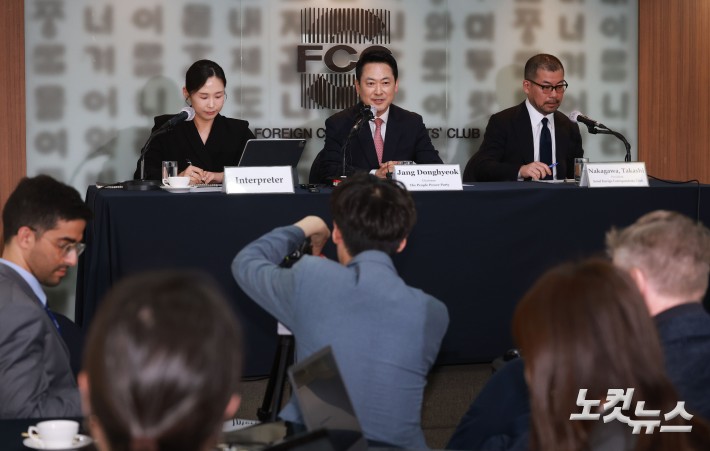 장동혁 국민의힘 대표가 8일 오후 서울 중구 프레스센터에서 열린 서울외신기자클럽 초청 간담회에서 모두발언을 하고 있다.