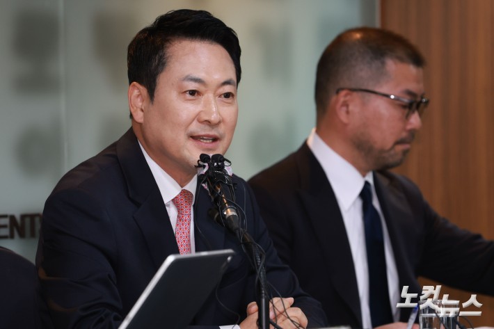장동혁 국민의힘 대표가 8일 오후 서울 중구 프레스센터에서 열린 서울외신기자클럽 초청 간담회에서 모두발언을 하고 있다.