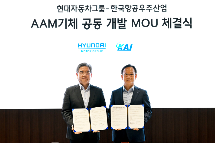 (왼쪽부터)현대차그룹 장재훈 부회장, KAI 김종출 사장. 현대차그룹 제공