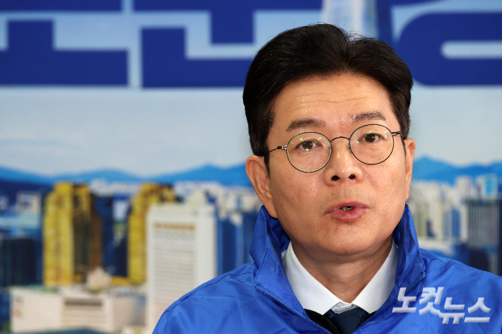 8일 서울 송파구 조재희 송파구청장 후보 선거 사무소에서 열린 더불어민주당 현장 최고위원회의에서 정원오 서울시장 후보가 모두발언을 하고 있다. 박종민 기자