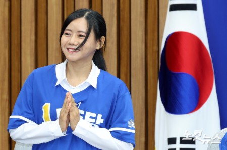 인사하는 이본아