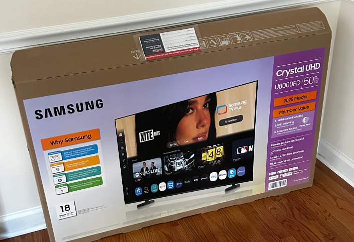 두아 리파의 이미지가 포함된 삼성전자 UHD TV 포장 박스
