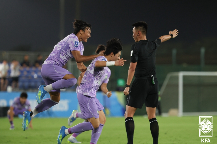 환호하는 17세 대표팀. 대한축구협회