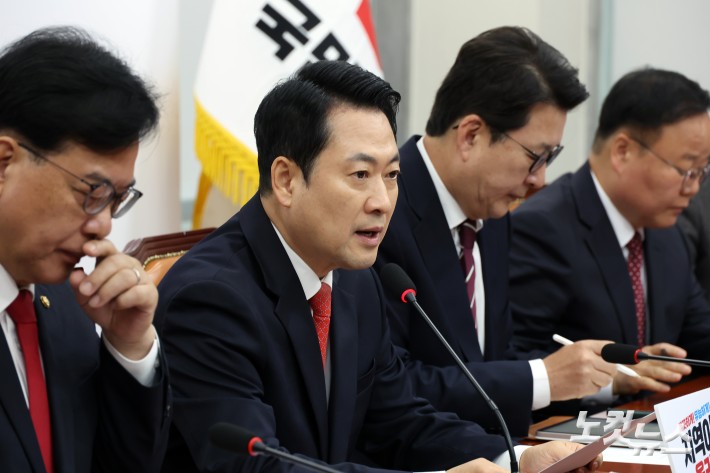 최고위 발언하는 장동혁 대표