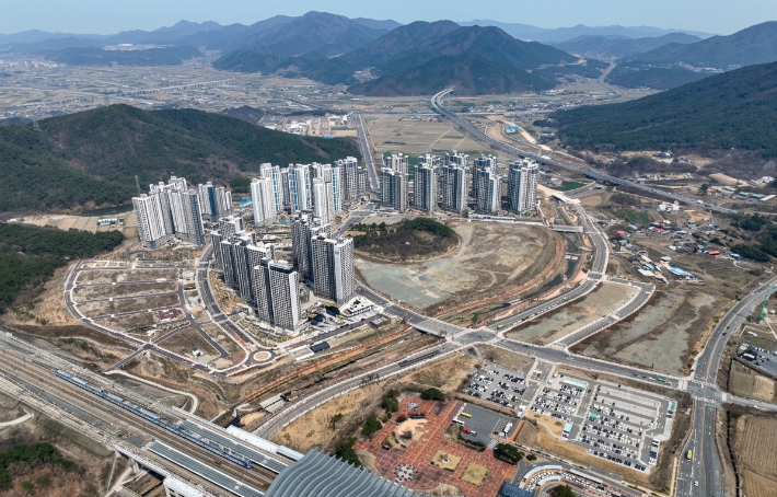 경주시가 올해 말까지 2억 4800만원을 투입해 신경주역세권 일대에 대한 공원·녹지 관리사업을 추진한다. 경주시 제공