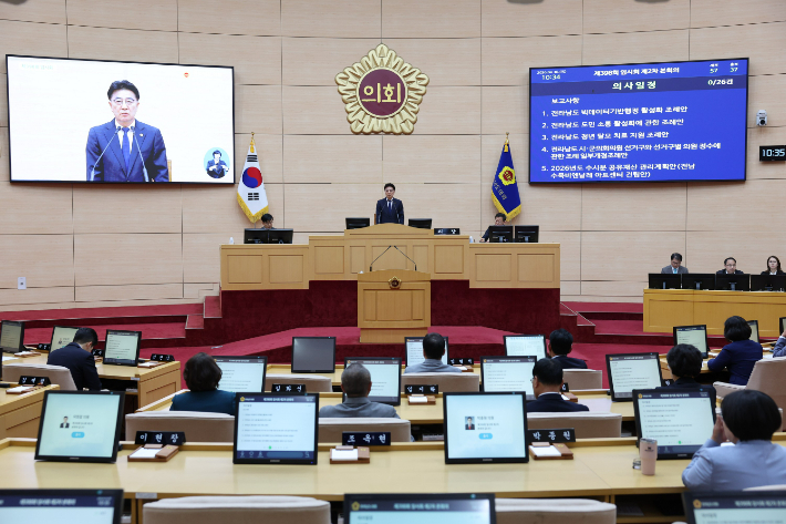 김태균 의장의 본회의장에서 발언하고 있다. 전남도의회 제공
