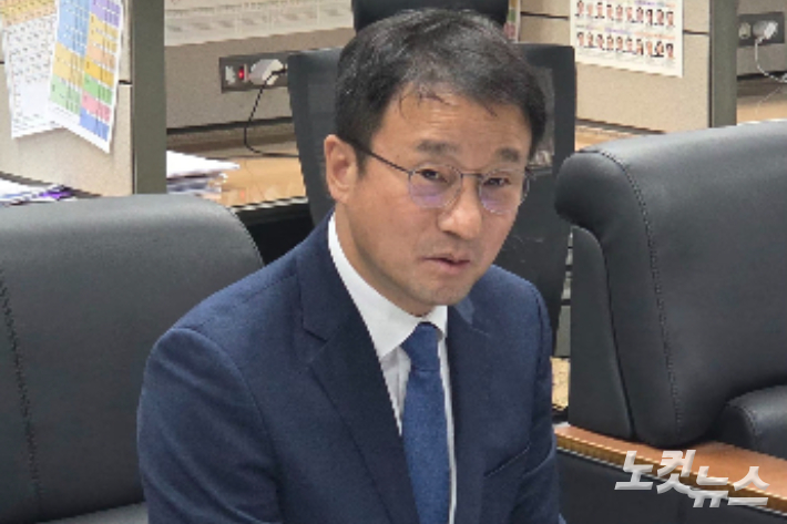 한병도 민주당 원내대표가 11일 전북도의회에서 기자간담회를 하고 있다. 최명국 기자