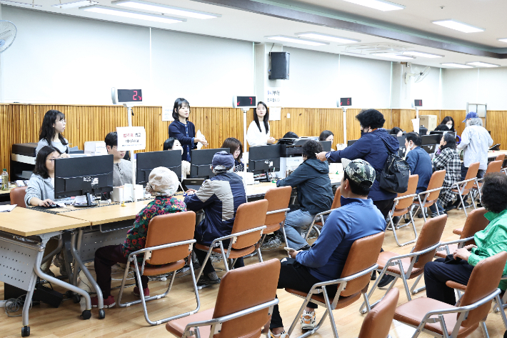 생활지원금 접수처인 행정복지센터. 경남도청 제공 