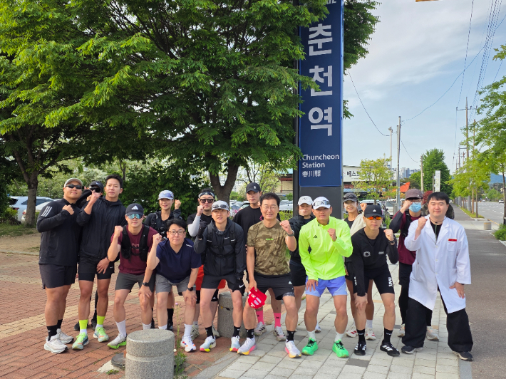정광열 국민의힘 춘천시장 후보가 지난 10일 지역 청년들과 함께 춘천 원도심을 잇는 14km 구간을 달리며 정책 소통 행보를 이어갔다. 정광열 후보 제공