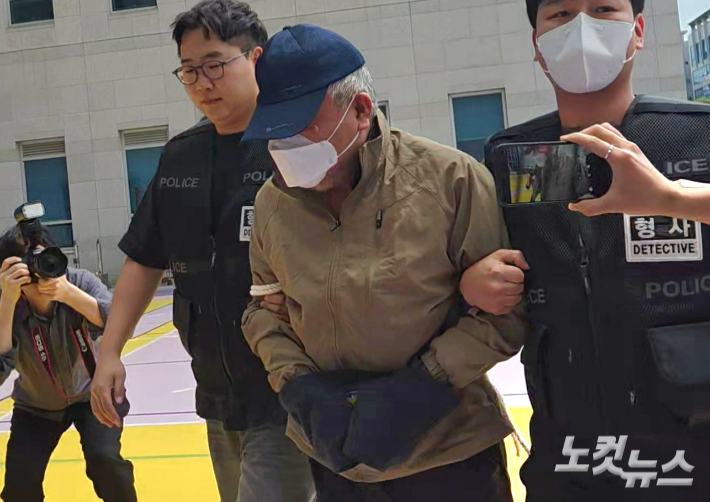 A씨가 영장실질심사를 받기 위해 법원에 출석하고 있다. 임성민 기자