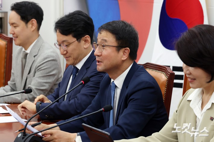 원내대책회의 주재하는 한병도