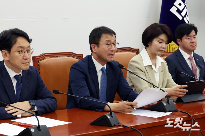 발언하는 한병도 원내대표