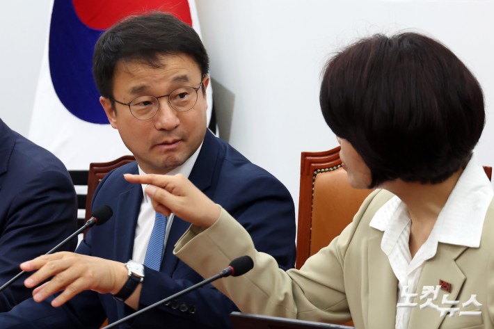 대화하는 한병도-한정애