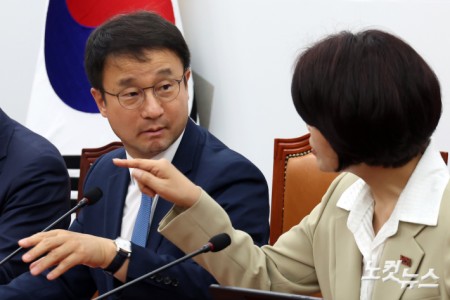 대화하는 한병도-한정애